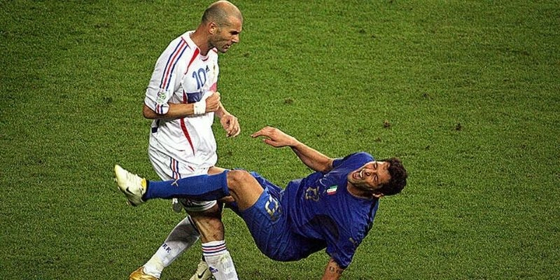 Báo chí thế giới nói gì về cú húc đầu của Zidane