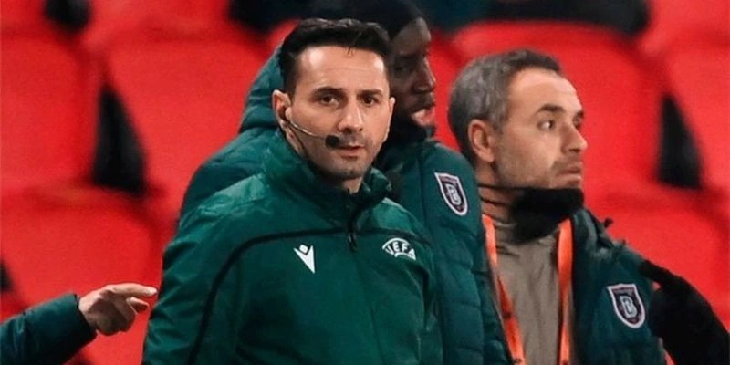 Trận PSG – Istanbul bị hủy vì trọng tài bị tố phân biệt chủng tộc
