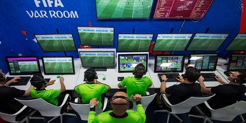 VAR và những vụ xử lý gây tranh cãi từ ban trọng tài
