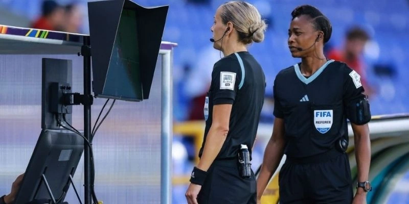 VAR và những vụ xử lý gây tranh cãi từ ban trọng tài