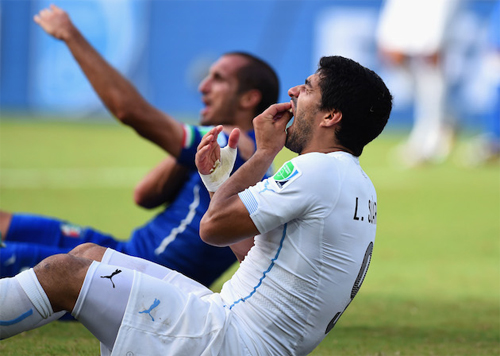 Sự kiện Luis Suárez cắn người: Sự thật và những lần gây tranh cãi