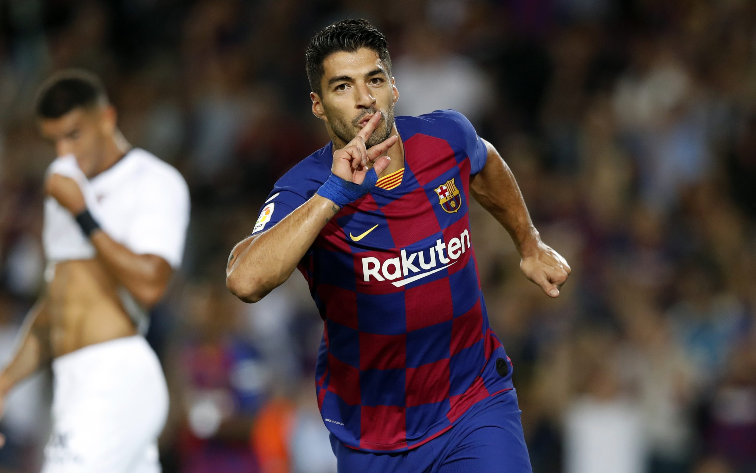 Vì sao Luis Suárez lại cắn người? Góc nhìn tâm lý & môi trường bóng đá đỉnh cao